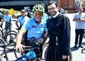 Cantor Daniel chega ao Santuário de Aparecida após percorrer 300 quilômetros em romaria