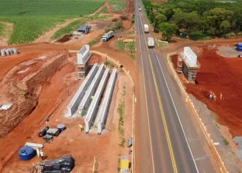 Arteris ViaPaulista realiza operação para lançamento de vigas em obra da SP-255, em Boa Esperança do Sul, neste sábado (3)