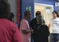 Eleitores têm até as 17h para votar neste domingo