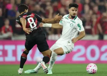 Palmeiras vence o Athletico-PR na Arena da Baixada e dorme líder do Brasileirão