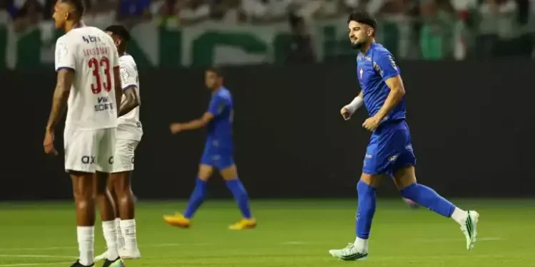 Palmeiras vence o Bahia e reduz vantagem para a liderança do Brasileirão