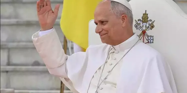 Papa Leão XIV é diagnosticado com câncer e tem parte do pulmão removido