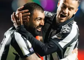 Santos vira sobre o São Paulo em clássico atrasado do Brasileiro