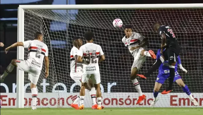 São Paulo vence o Vasco no Morumbis