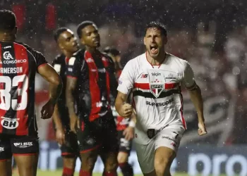 São Paulo vence o Vitória no Morumbis