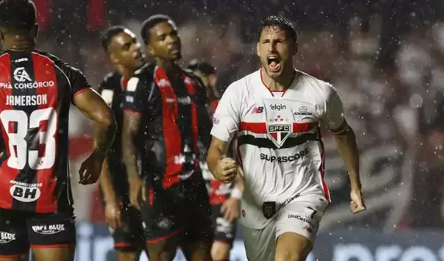 São Paulo vence o Vitória no Morumbis