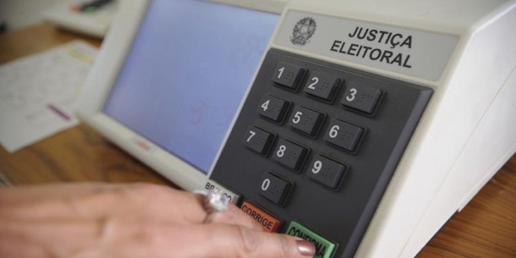 ELEIÇÕES EM AVARÉ TRANSCORREM COM POUCAS INTERCORRÊNCIAS; FALTA DE ENERGIA AFETOU ESCOLA DURANTE VOTAÇÃO